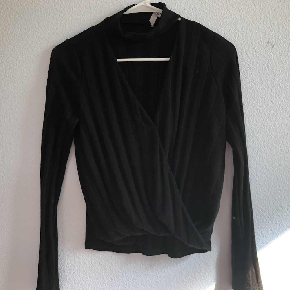 black choker scoop shirt